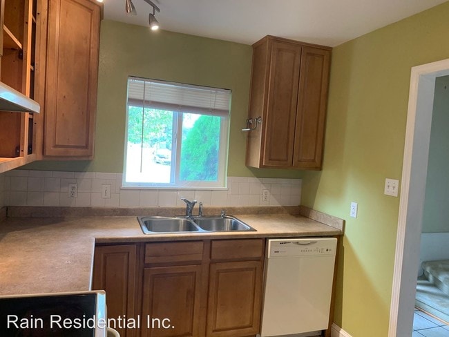 Building Photo - 155 Markham Dr
