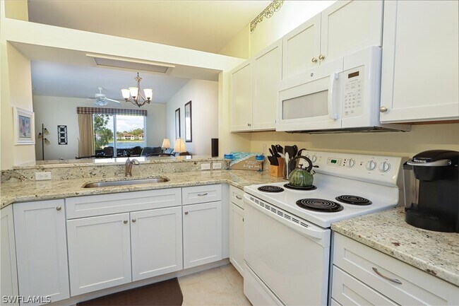 Building Photo - 490 Robin Hood Cir