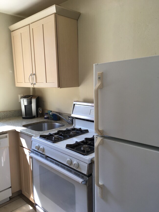 kitchen - 32 Steep Hill Rd