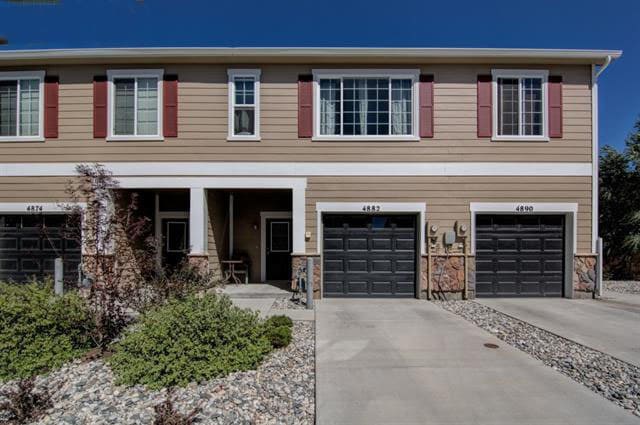 Primary Photo - Excellent Town Home 3 Bedroom 2.5 Bath hom...
