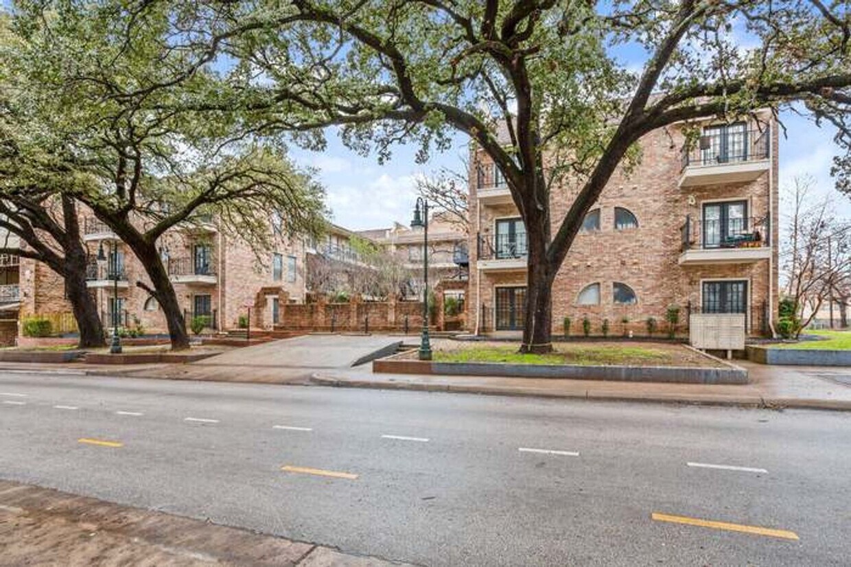 Foto principal - 2/2 Condo Near UT!