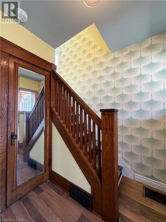 Building Photo - 104 Paling Ave