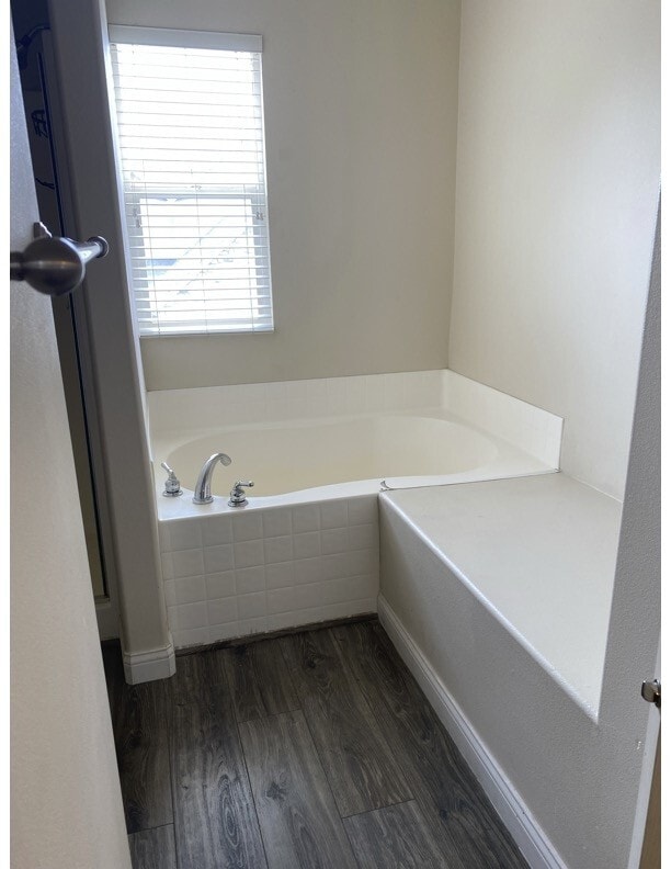Foto del edificio - 1641 Wynview Ln