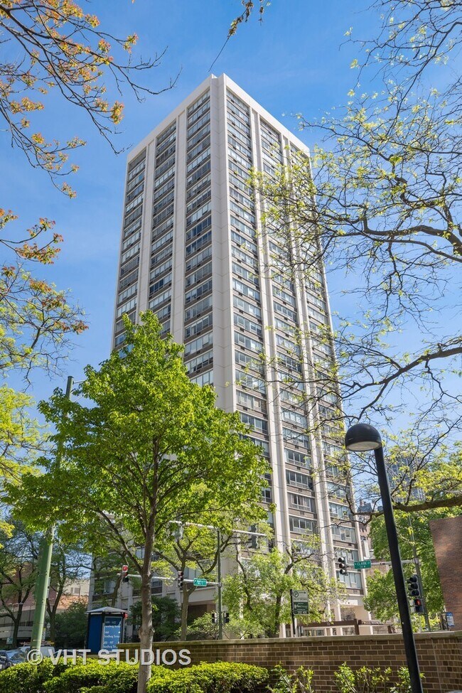 Building Photo - 70 W Burton Pl