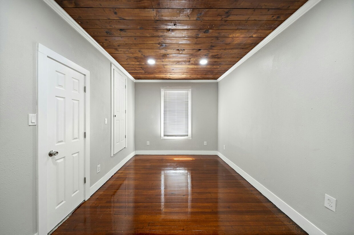 Photo - 2115 Broadway Avenue J, Unit 1