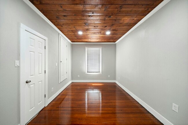 Photo - 2115 Broadway Avenue J Apartment