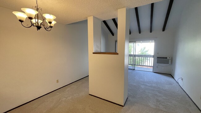 Foto del edificio - Walnut Creek! 1 bedroom 1 bath  excellent location walk to Bart & Bay Club, minutes to Downtown!