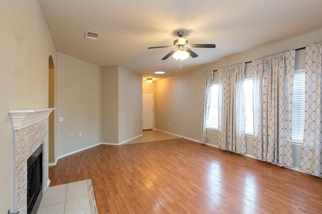 Foto del edificio - 10312 Lone Pine Ln