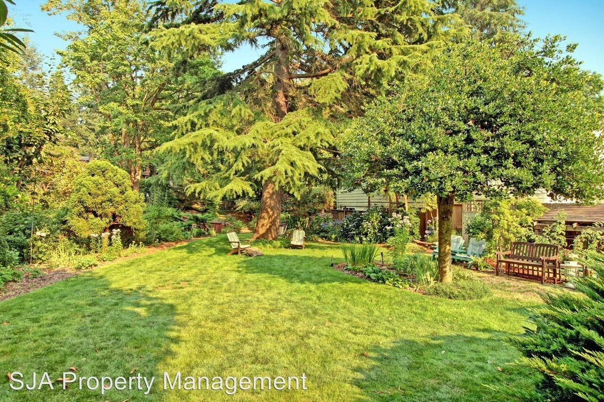 Primary Photo - 11328 35th Ave NE