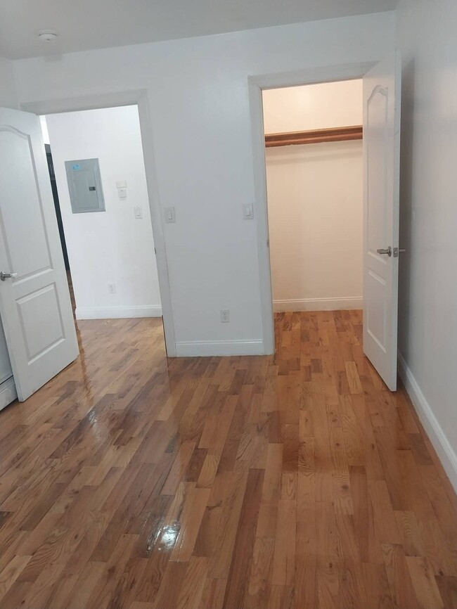 Foto del edificio - 1046 Leland Ave
