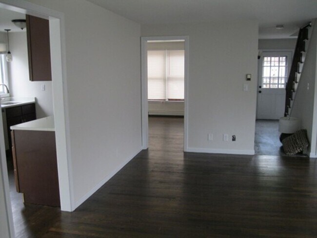 Foto del edificio - 4-bed/4-bath Modern Townhouse Oak Square