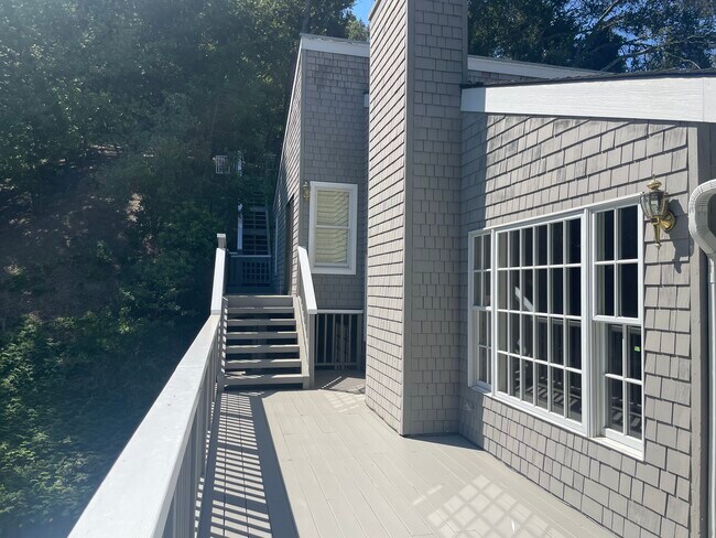Building Photo - 48 Sunnyside Ln