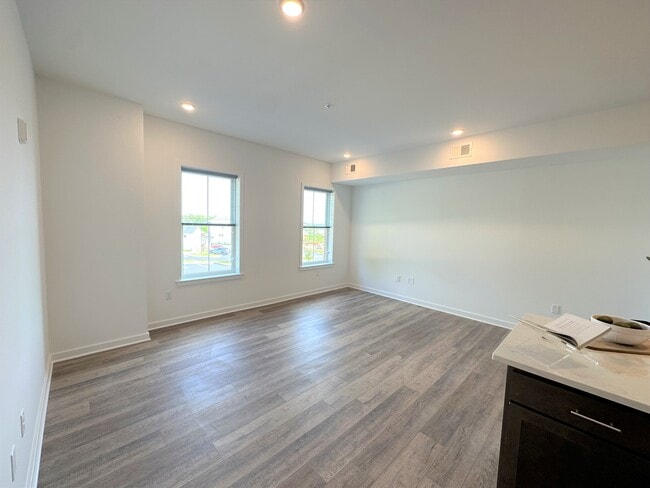 Living Room - 660 E Cypress St