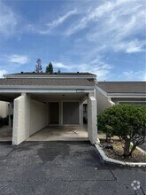 Building Photo - 5437 Vineland Rd