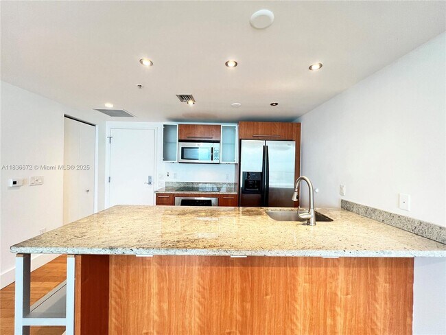 Foto del edificio - 185 SW 7th St