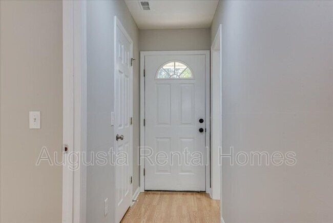 Building Photo - 110 Kelly Dr