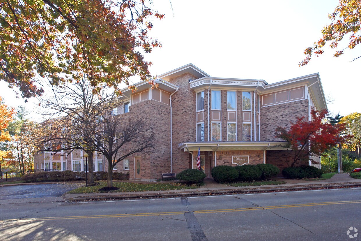 Woodridge At Old Ballas Apartments in Saint Louis, MO