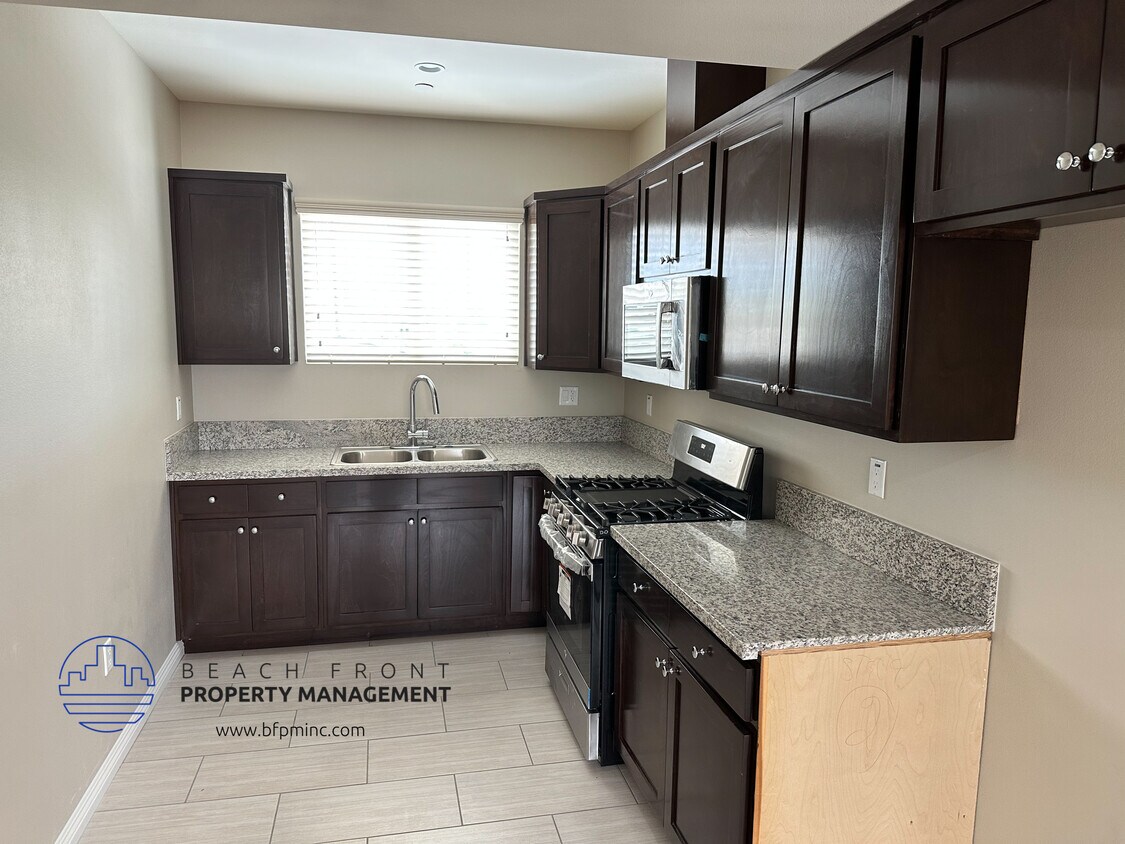 Foto principal - 5842 & 5844 Quinn St.