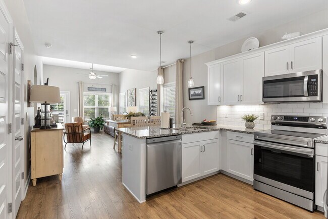 Building Photo - Spacious 3BR End-Unit with Main-Level Primary & Office