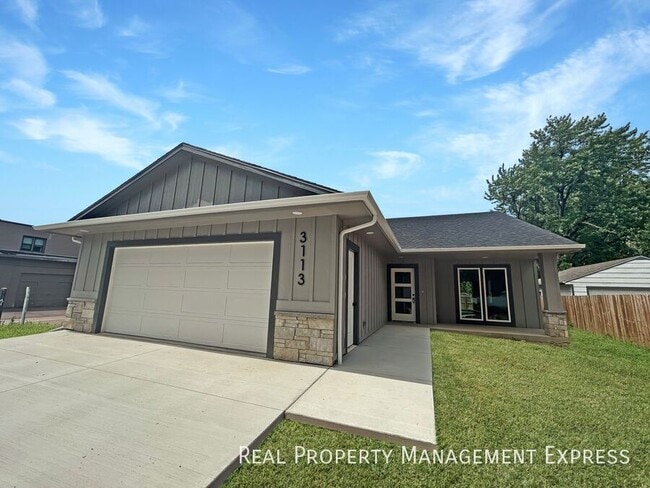 Building Photo - 3 Bedroom 2 Bathroom Home for Rent