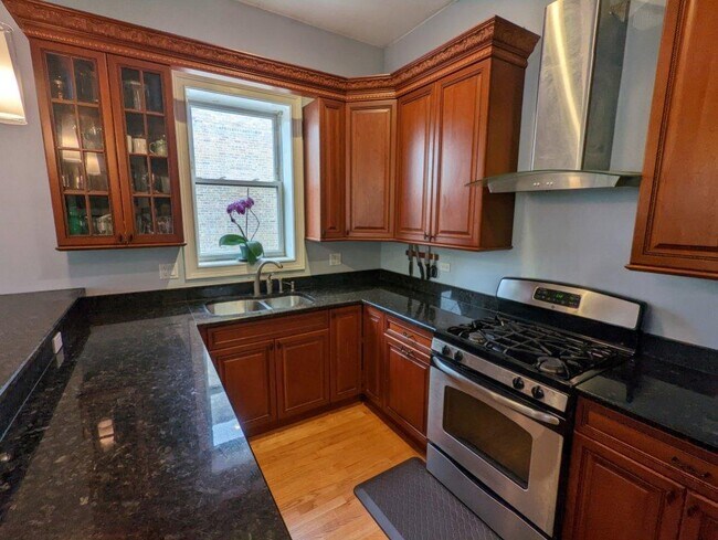 Foto del edificio - 2426 W Erie St