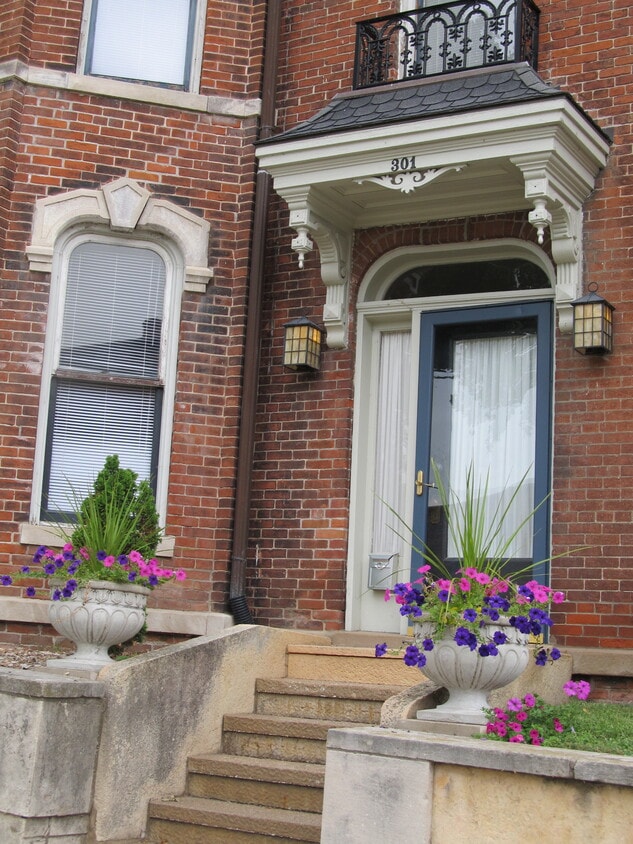 301 W 2nd St Unit 4, Muscatine, IA 52761 Apartments in Muscatine, IA