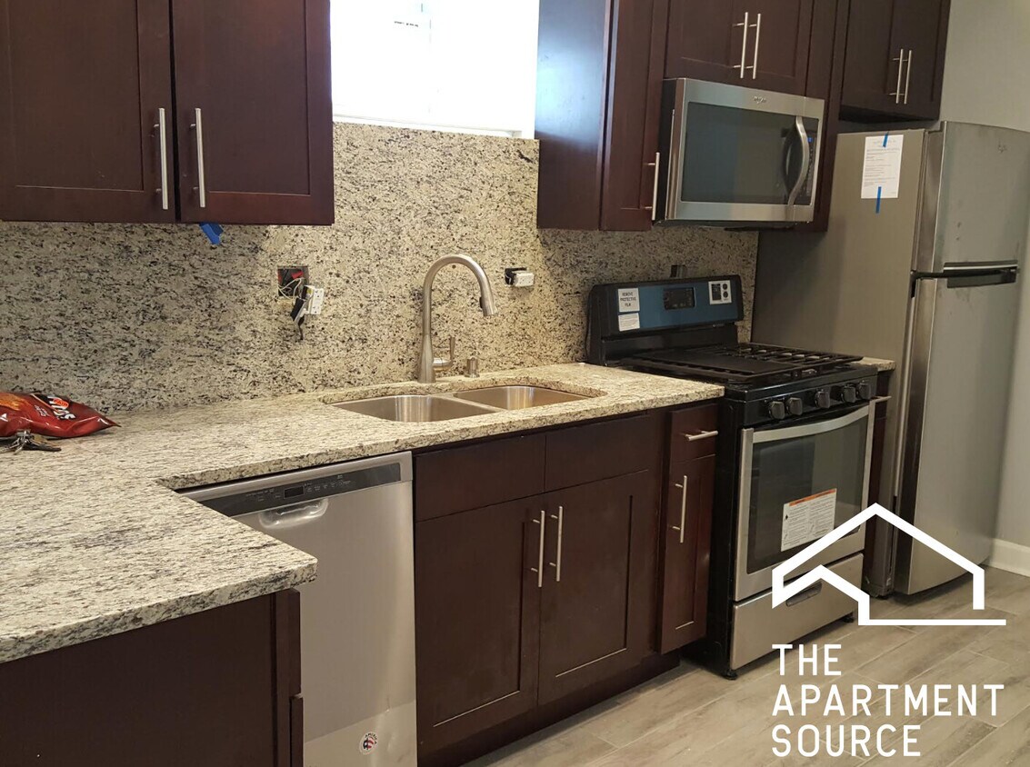 Foto principal - 3751 W Diversey Ave