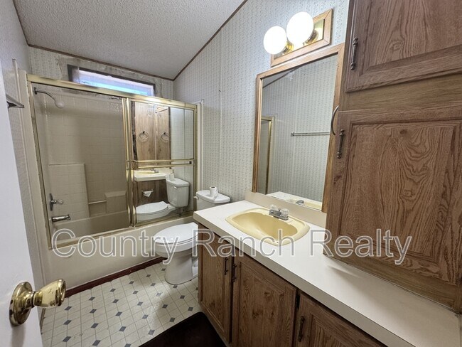 Foto del edificio - 5725 Bison Ave