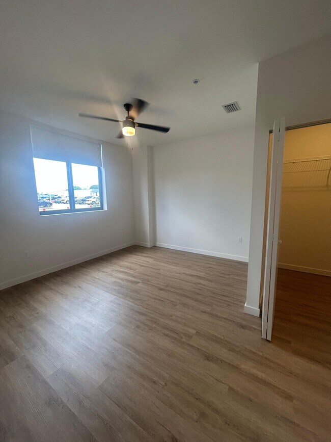 Foto del edificio - 981 E 28th St