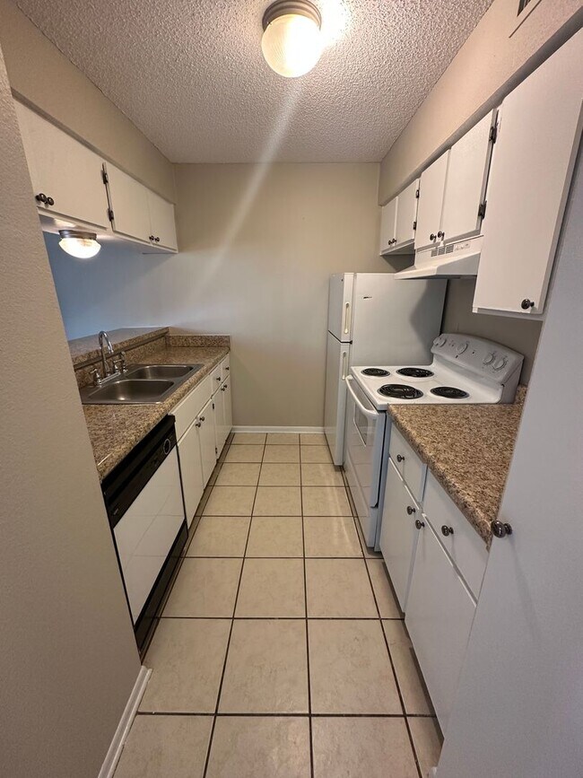 Foto del edificio - 1BD/1BA Condo located on the Germantown/Me...