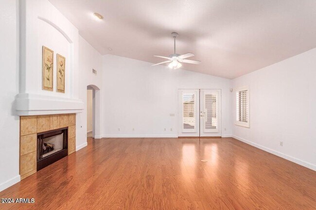 Foto del edificio - 8650 E Monterey Ave