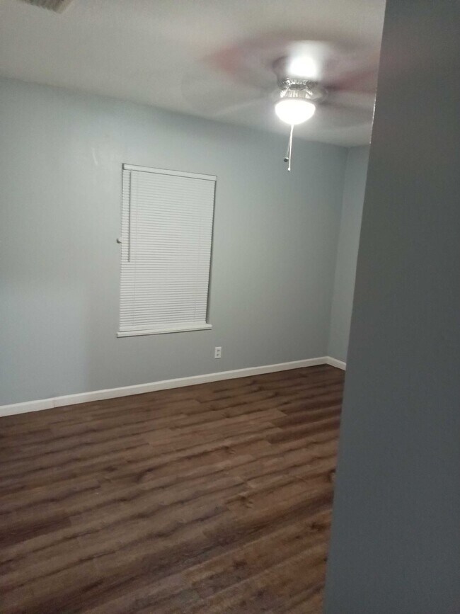 Foto del edificio - 2126 E Pendleton St