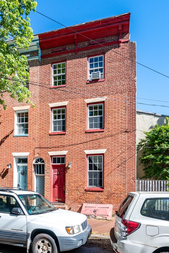 Primary Photo - 1614 Lancaster St