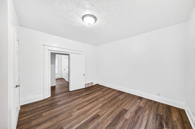 Building Photo - 1225 Miami St