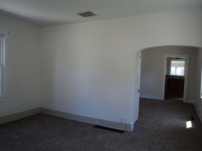 Building Photo - Three Bedroom Home in Findlay