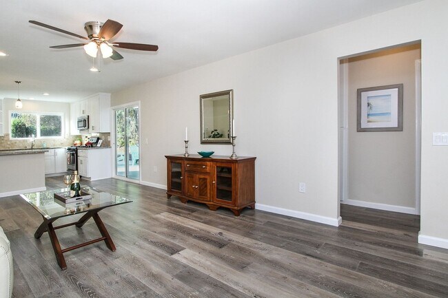 Foto del edificio - 1643 Peacock Blvd