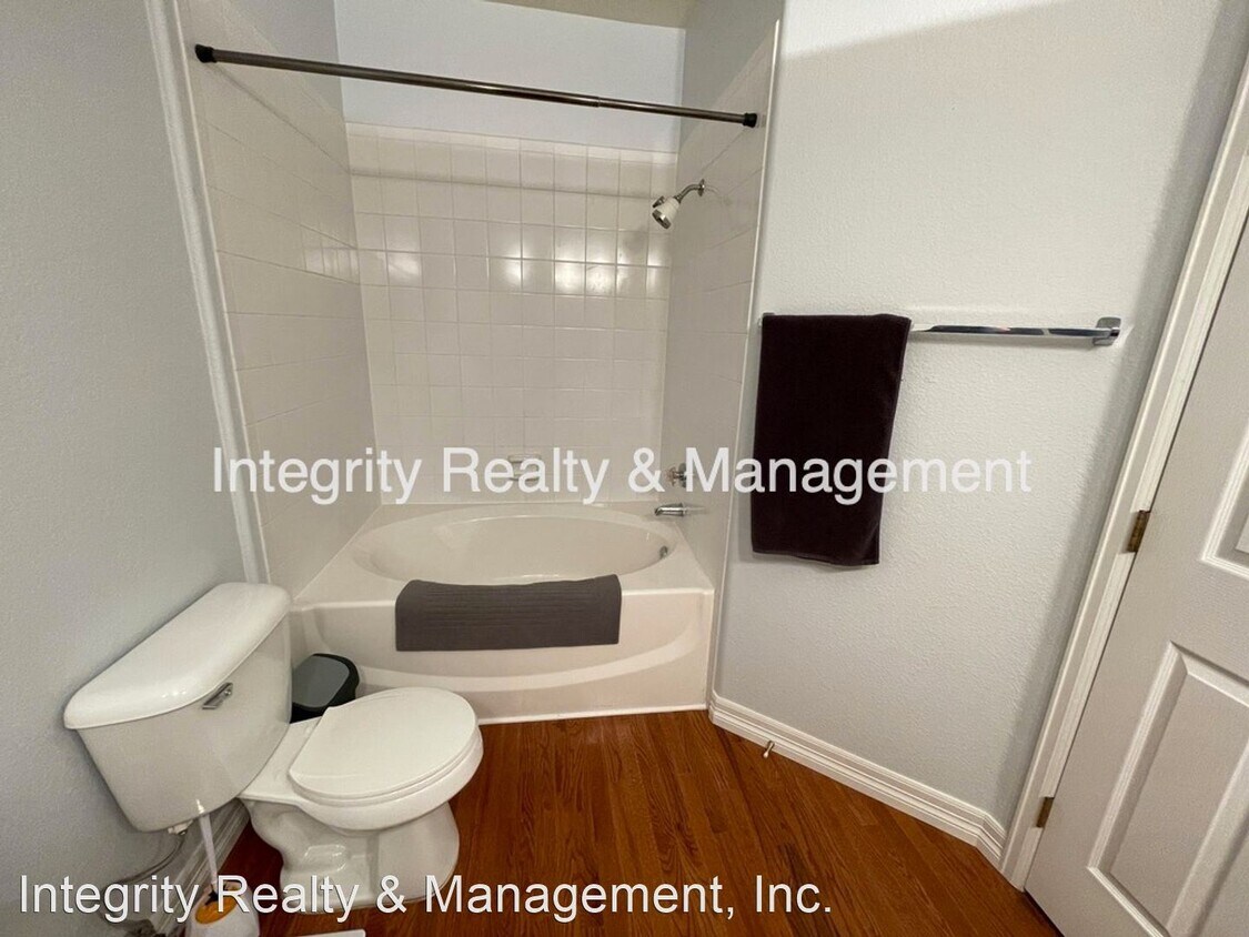 Primary Photo - 2 br, 2 bath House - 7498 S Alkire St Unit...