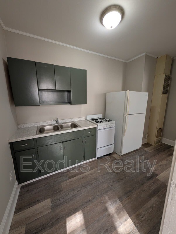 Building Photo - 105 Gordon St