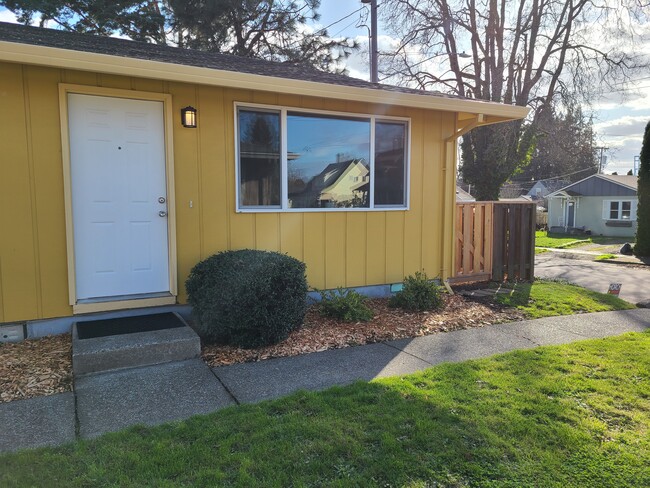 A Unit - 2219 Simpson Ave