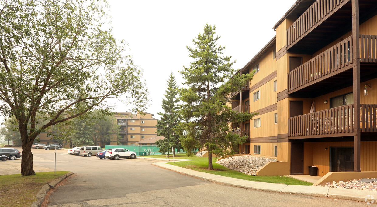 Primary Photo - Pineridge Apartments