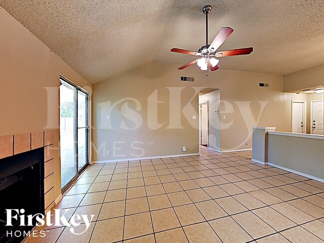 Building Photo - 1409 Grovecrest Dr