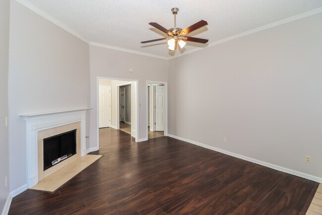 Foto del edificio - 2125 Oak Springs Dr