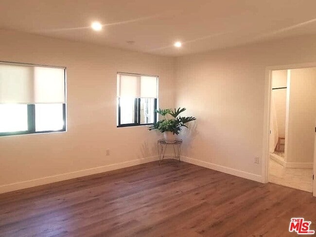 Building Photo - 1122 S Crescent Heights Blvd