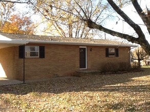 Building Photo - 670 Holly Springs Rd