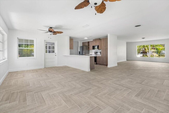 Photo - 202 Bay St House