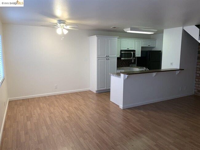 Building Photo - 2205 Lemontree Way