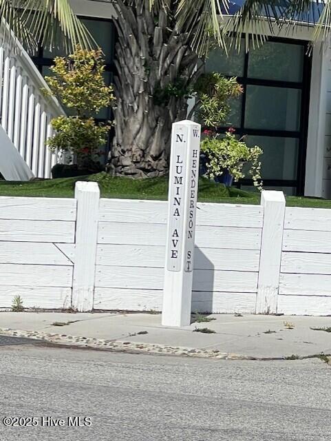 Foto del edificio - 21 W Henderson St
