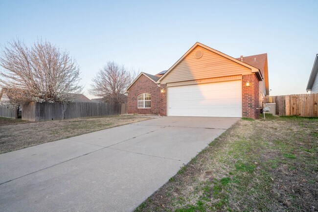 Foto del edificio - Beautiful 3 Bed 2 Bath Broken Arrow