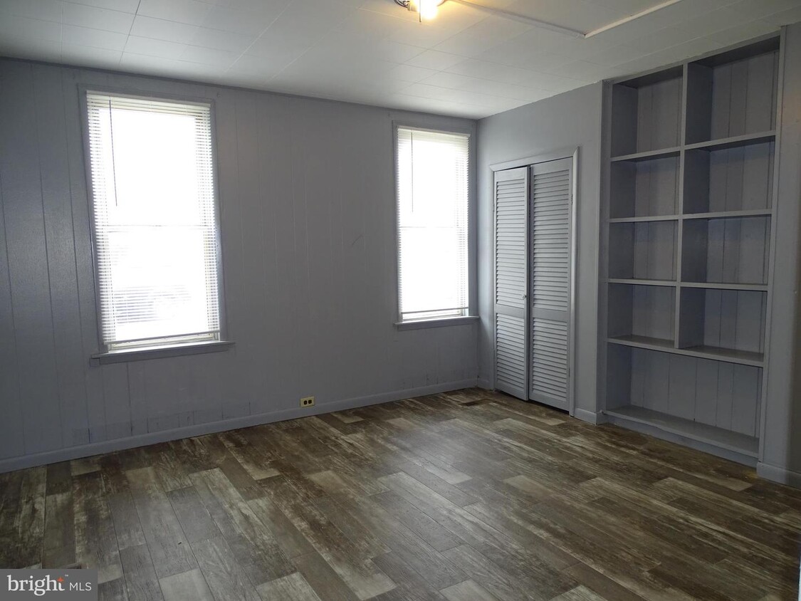 Primary Photo - 636 Broad St
