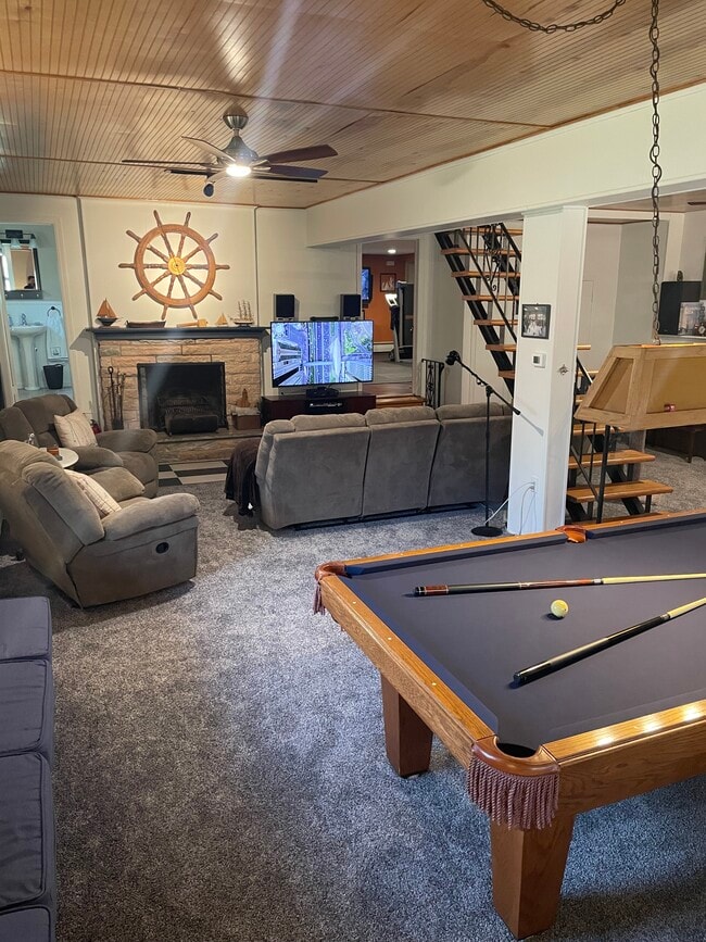 Sala de estar - 166 Center Rd